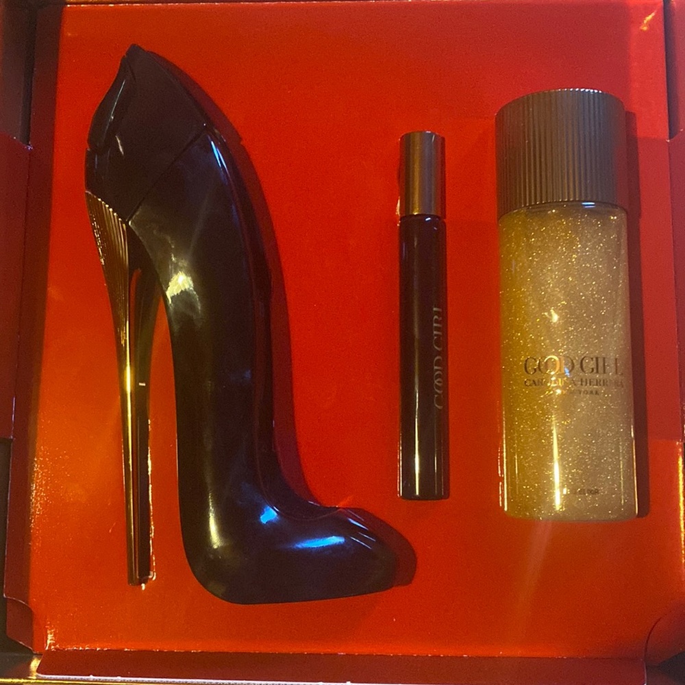 Carolina Herrera perfume set with leather bag new in box
